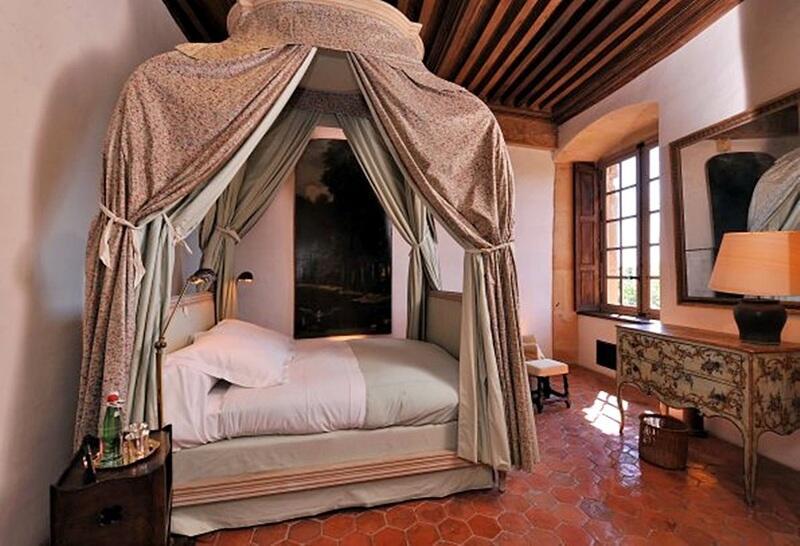 Château de Bagnols Bedroom