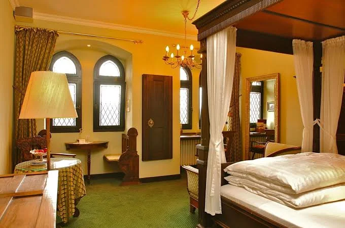 Castle Hotel Auf Schönburg
Bedroom