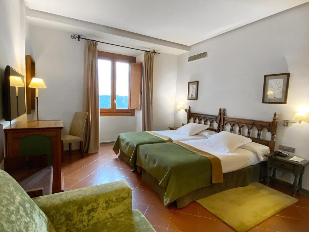 Parador de Cardona Bedroom
