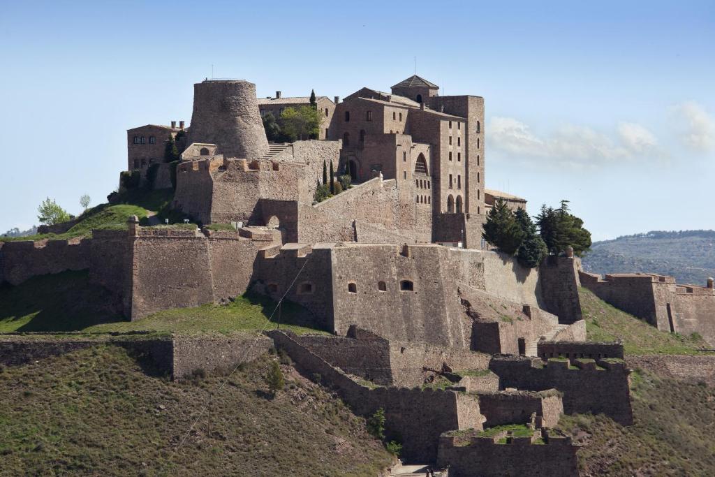 Parador de Cardona
Catalonia, Spain
⭐ 4-Star Historic Castle Hotel